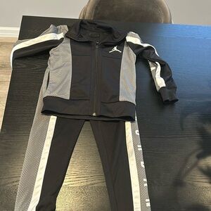 Jordan set boys size small